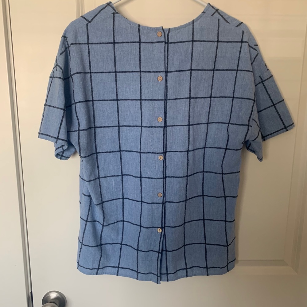 Button down back short - Picture 2 of 2